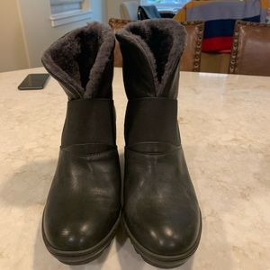 Leather fur lined winter boots. Size 40.5